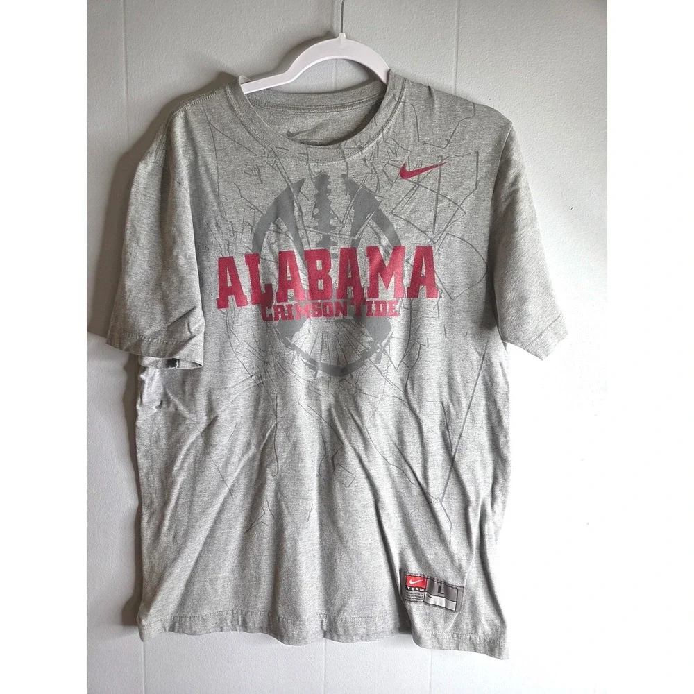 Nike Alabama Crimson Tide Bama Mens Gray Graphic T-Shirt‎ Size L Standard Fit